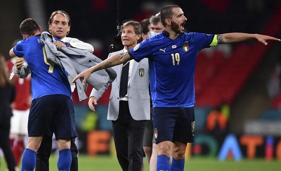 HLV Roberto Mancini hạnh phúc sau thành công mới của Italy. 