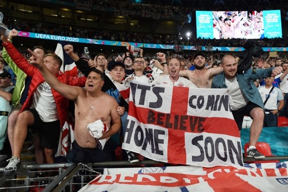 Trước trận chung kết Euro 2020: Vé “chợ đen” tăng… 5 con số, Chính phủ Anh không tăng công suất sân ảnh 1