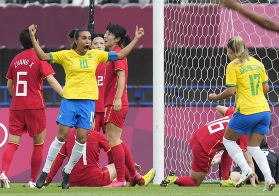 Marta trở thành cầu thủ bóng đá nữ đầu tiên ghi bàn trong 5 kỳ Olympic liên tiếp.