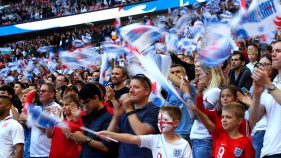 Hình ảnh náo nhiệt tại Euro 2020 là cơ sở để tin Preimier League sớm đón khán giả trở lại.