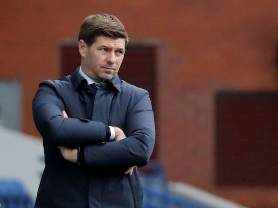 HLV Steven Gerrard không thể đưa Rangers đến vòng bảng Champions League.