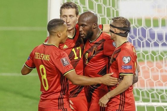 Romelu Lukaku đánh dấu cột mốc 100 trận khoác áo tuyển Bỉ bằng một bàn thắng.