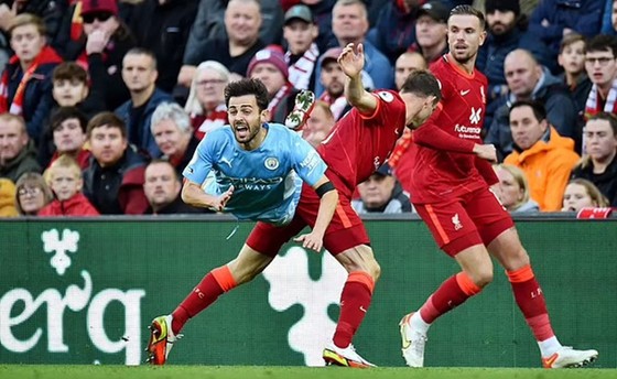 Các HLV nói gì sau màn kịch chiến ở Anfield? ảnh 1