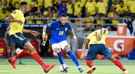 Messi giúp Argentina đánh bại Uruguay, Brazil hòa trận đầu tiên ảnh 1
