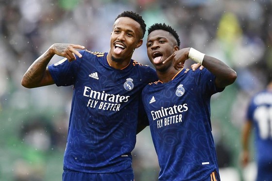 Barca tiếp tục không thắng, Real và Sevilla trở lại ngôi đầu ảnh 1