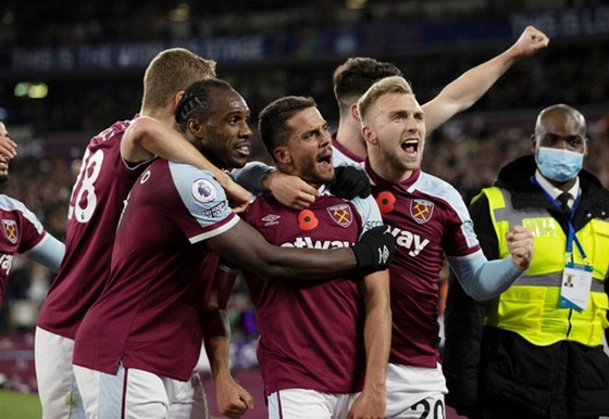 Cổ đông mới hứa hẹn bơm thêm tài chính cho West Ham ảnh 1