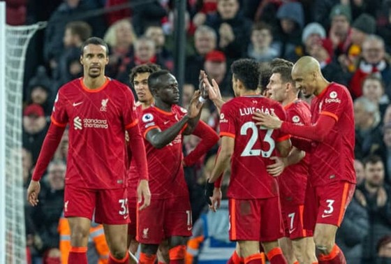 Đè bẹp Leeds United, Liverpool thu hẹp cách biệt còn 3 điểm ảnh 1