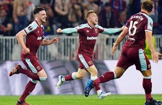 Barca bị loại sốc, West Ham tiếp tục giấc mơ ảnh 1
