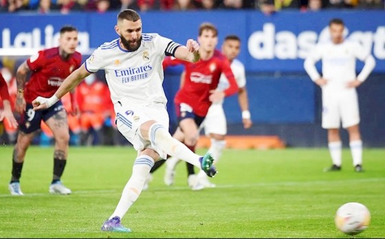 Atletico chính thức trở thành cựu vương ảnh 1