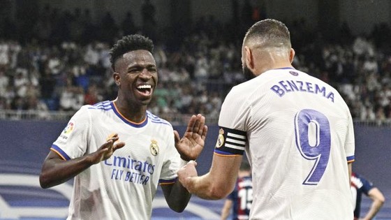 Vinicius và Benzema ghi dấu ấn, Real buộc Levante rớt hạng ảnh 1