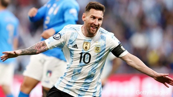 Lionel Messi lần đầu tiên ghi 5 bàn cho tuyển Argentina.