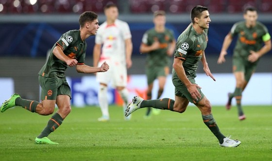 Shakhtar Donetsk giành chiến thắng “không tưởng” 4-1 ngay trên sân Leipzig. 