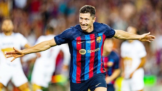 PSG đi săn tiền đạo, người hâm mộ Barca “ngóng” Messi ảnh 1