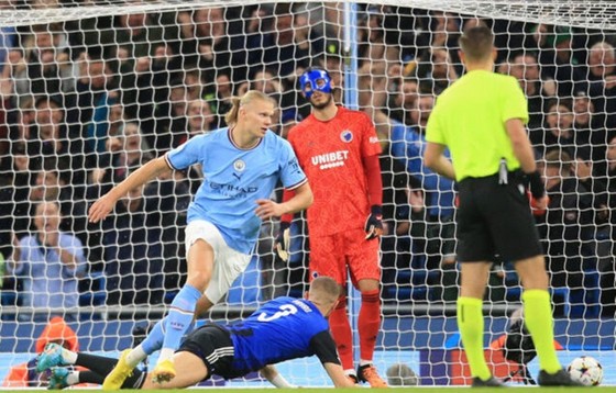 Guardiola đặt Haaland cạnh Messi, Aguero ảnh 1