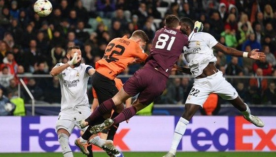 Antonio Rudiger ghi bàn ở phút bù giờ thứ 5 để cứu lấy trận hòa 1-1 cho Real Madrid.