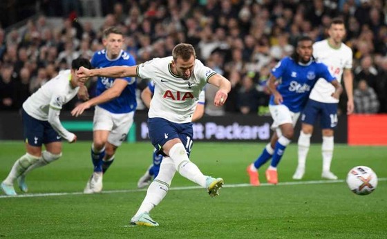 Harry Kane tiếp tục ghi bàn giúp Tottenham bay cao trong nhóm dẫn đầu. Ảnh: Getty Images