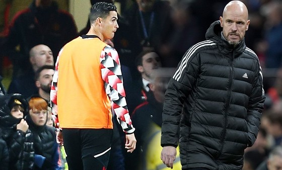 HLV Erik ten Hag khẳng định vai trò kiểm soát khi trừng phạt Cristiano Ronaldo. 