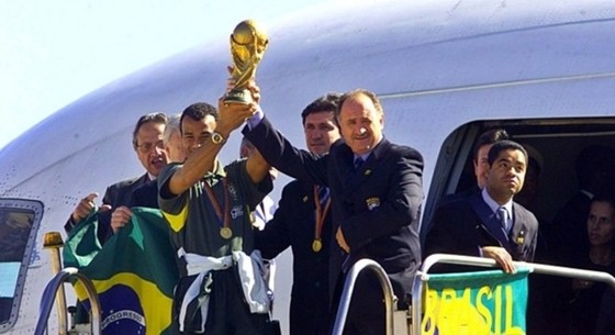 Luiz Felipe Scolari và khoảnh khắc tự hào vô địch World Cup 2002.
