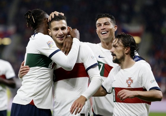 Ronaldo “lạc quan” với thế hệ cầu thủ mới của Bồ Đào Nha ảnh 1