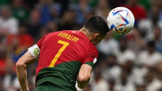 Fernandes không “tranh” bàn thắng với Ronaldo ảnh 1
