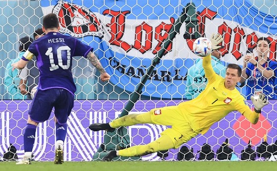 Szczesny tuyên bố “xù” tiền cược với Messi ảnh 1