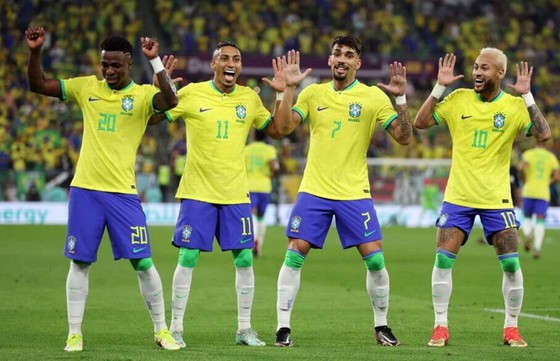 Neymar và đồng đội tuyển Brazil thật sự đang tận hưởng hạnh phúc trên sân.