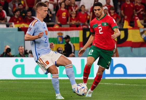 Việc giữ bóng ở giữa sân như của Tây Ban Nha chính là đã giúp Morocco xóa đi mọi rủi ro thua trận.