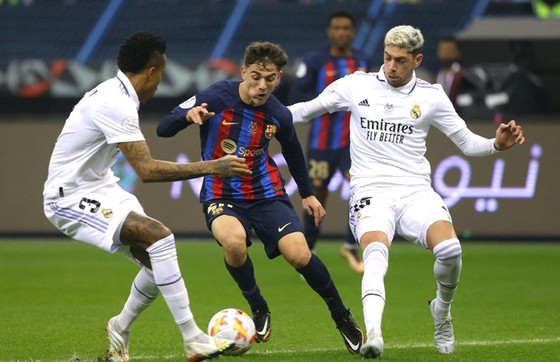 Tiền vệ trẻ Gavi có màn trình diễn truyền cảm hứng giúp Barcelona thắng Siêu cúp Tây Ban Nha.