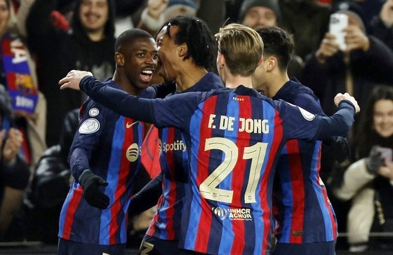 Ousmane Dembele ghi bàn duy nhất giúp Barcelona giành chiến thắng 1-0 trước Sociedad.