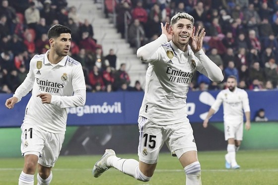 Real Madrid won 2-0 at Osasuna Stadium, temporarily narrowing the gap with the top to 5 points.