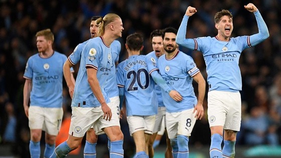 Guardiola cảnh báo cầu thủ Man.City không được xao nhãng