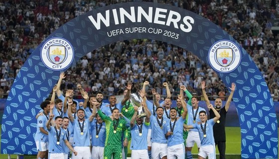 Man.City đánh dấu lần đầu tiên nâng cao danh hiệu Siêu Cúp châu Âu trong lịch sử.