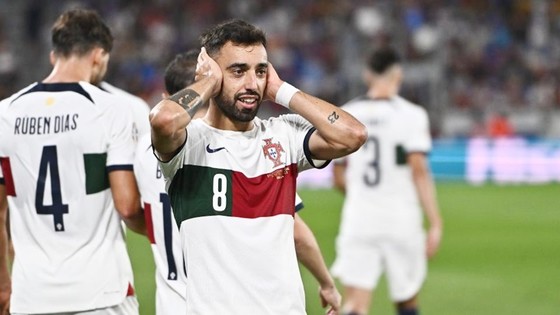 Euro 2024 qualifying: Fernandes helps Portugal win against Slovakia photo 1