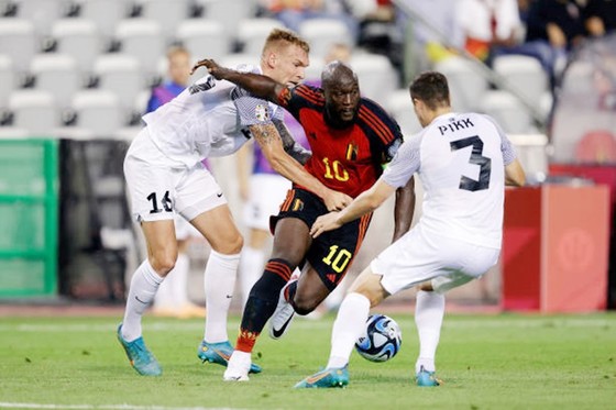 Romelu Lukaku ghi cú đúp giúp tuyển Bỉ đánh bại Estonia 5-0.