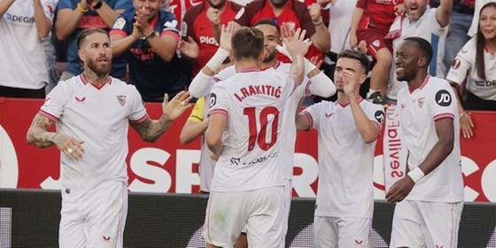 Sergio Ramos đánh dấu sự trở lại với Sevilla sau 18 năm bằng chiến thắng 1-0 trước Las Palmas. ảnh 1