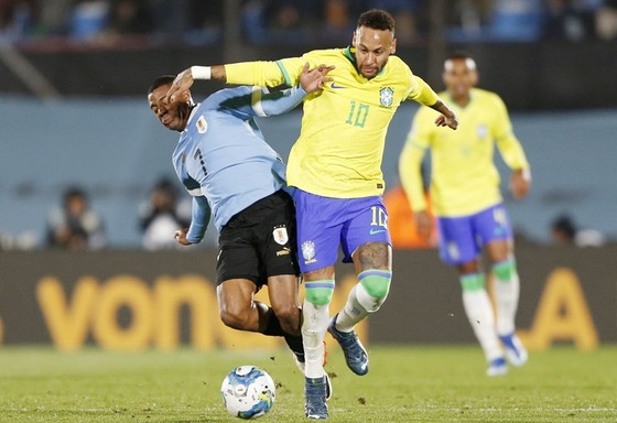 Vòng loại World Cup 2026: Neymar rời sân bằng cáng, Brazil mất ngôi nhì  bảng vào tay Uruguay | CHUYÊN TRANG THỂ THAO
