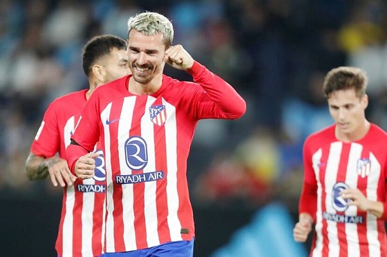 Antoine Griezman anotó un hat-trick para ayudar al Atlético de Madrid a ganar 3-0 al anfitrión Celta de Vigo.  foto 2