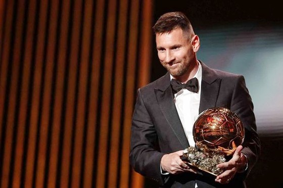 Lionel Messi giành được Quả bóng vàng nam thứ 8 và là một kỷ lục có thể sẽ mãi trường tồn.