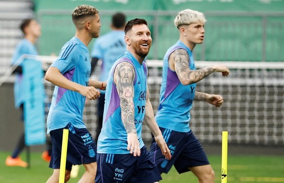 Lionel Messi ít nhất vẫn đang rất hạnh phúc khi làm nhiệm vụ cùng đội tuyển Argentina.