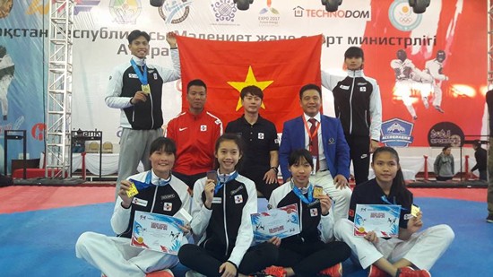 VĐV tuyển taekwondo Việt Nam trong ngày bế mạc tại Kazahstan. Nguồn: THÀNH VŨ