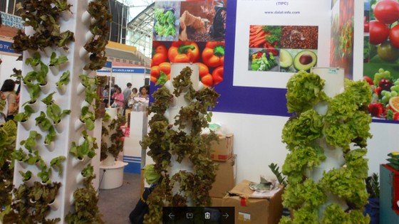 Trồng rau sạch ngay tại nhà với mô hình tháp trồng rau hữu cơ tiên tiến ưu  Việt nhất 2023  Claber  Thiết Bị Tưới Cây Tự Động Italy
