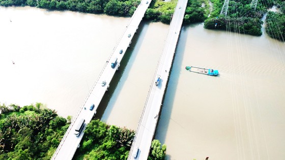Hai bờ kênh Mương Chuối huyện Nhà Bè đoạn cầu Phước Kiển      Ảnh: CAO THĂNG 