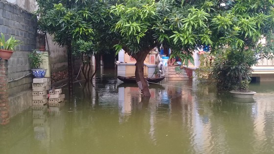 Dân “rốn lụt” Hà Nội  vẫn chồng chất khó khăn