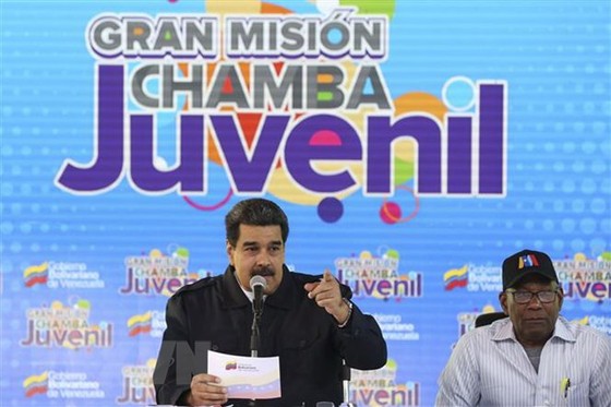 Tổng thống Venezuela Nicolas Maduro (trái) phát biểu trong một chương trình truyền hình tại Caracas ngày 26-1-2019. Nguồn: TTXVN