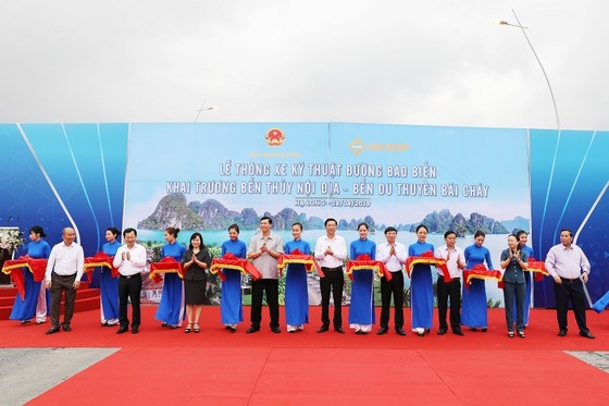 Diễu hành Carnaval tưng bừng bên bờ biển Bãi Cháy ảnh 7