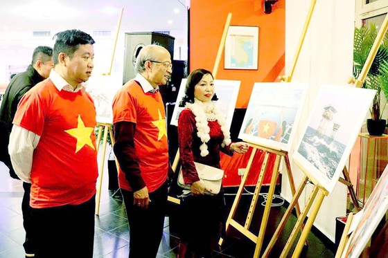 Triển lãm ảnh nhân dịp ra mắt CLB Hoàng Sa, Trường Sa của cộng đồng người Việt Nam tại Ba Lan