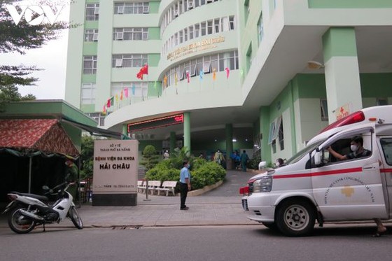 Bệnh viện Hải Châu gỡ bỏ phong tỏa cách ly lúc 16h30 chiều ngày 19-8. Nguồn VOV