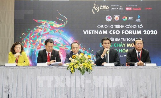 Ban tổ chức chủ trì phiên thảo luận công bố CEO Forum 2020. Ảnh: TTXVN