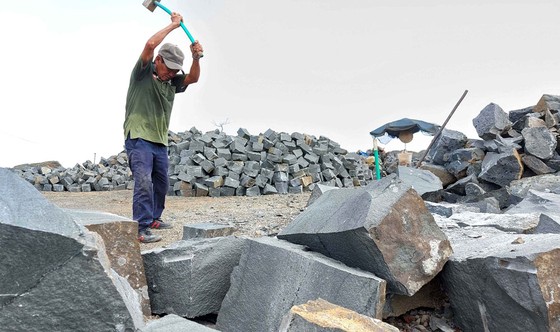 Mặt trái khai thác khoáng sản ở Tây Nguyên - Bài 3: Phận người bên mỏ quặng ảnh 4