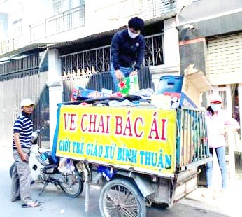 Chiếc xe ve chai bác ái của giới trẻ Giáo xứ Bình Thuận